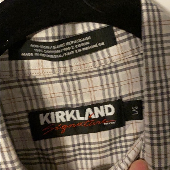 Button up dress shirt - Picture 3 of 3